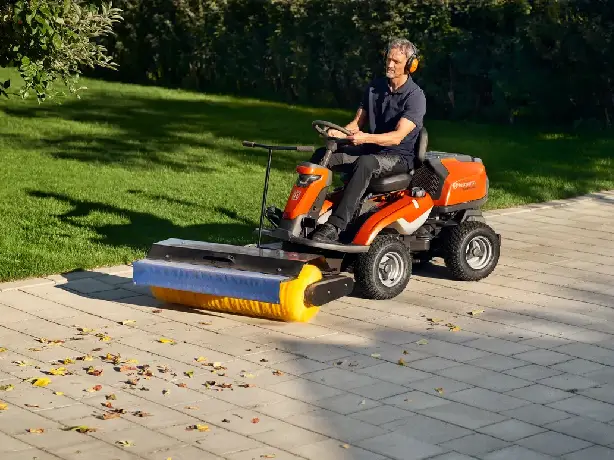 Husqvarna R 316TsX awd mower - Image 4